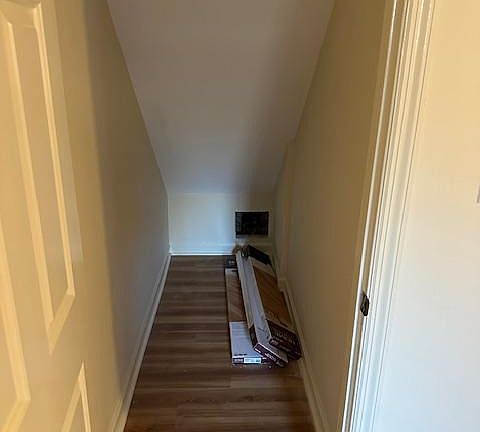 5th image of 404 Amanda Cir #404