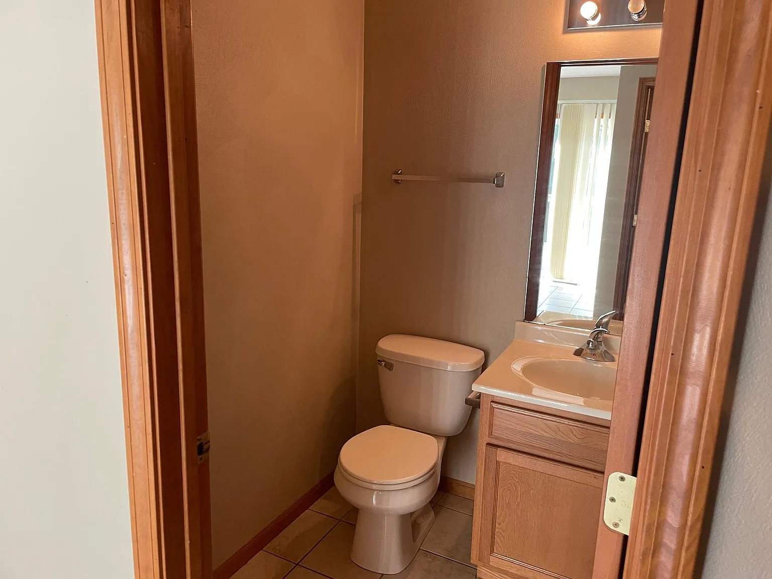 3 bed, 2.5 bath, 1374 sqft, $2,100 — Photo 4