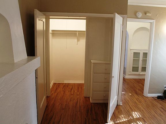 3rd image of 1119 E 4th St APT H