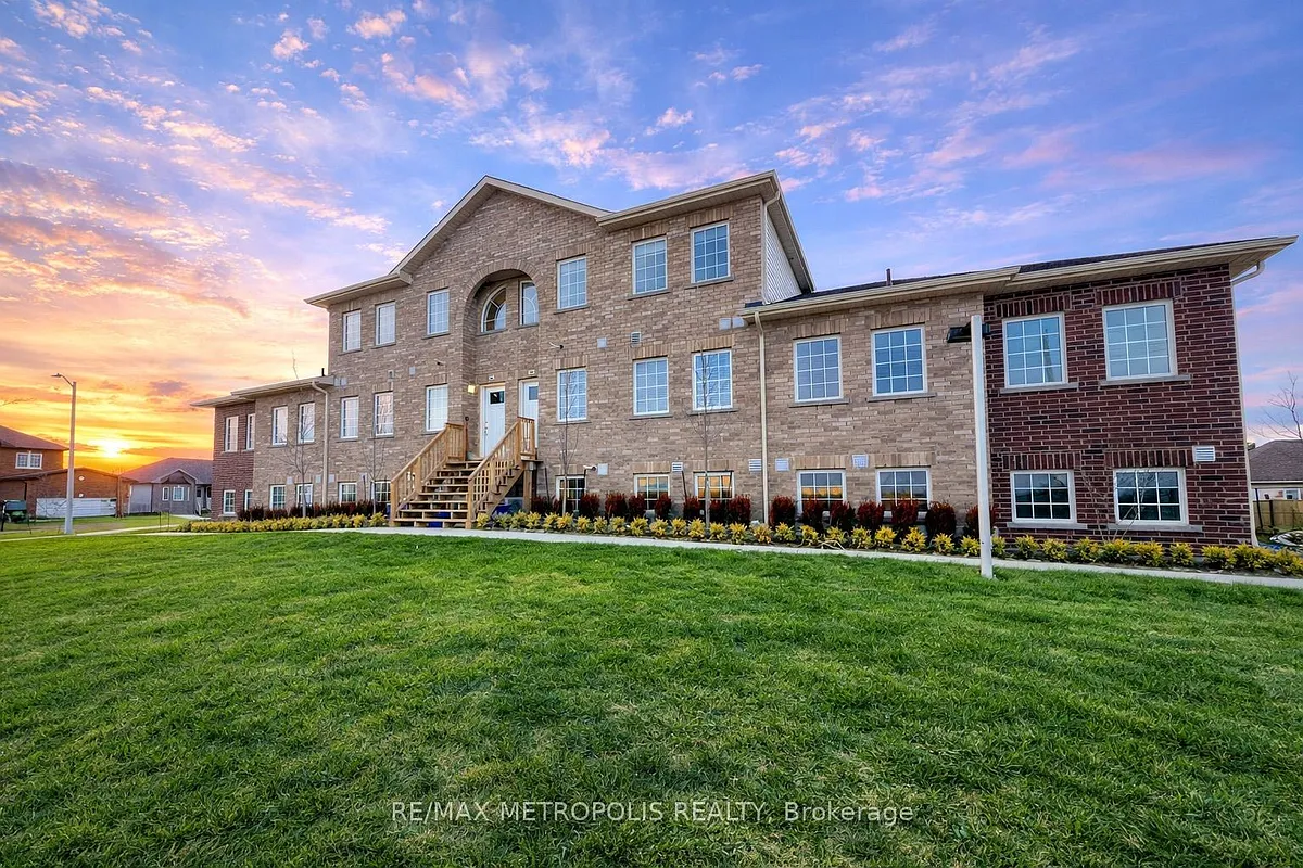 Photo 1 of 21 - 50 Maple Ave #206 - Asphodel Norwood, ON Primary Photo - 50 Maple Ave #206