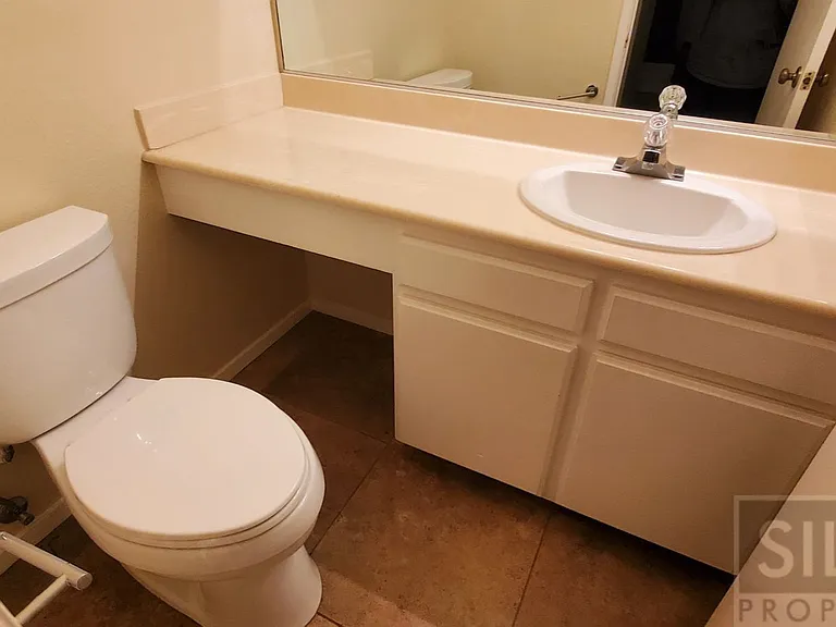 1140 Sumner Pl #B — Photo 22