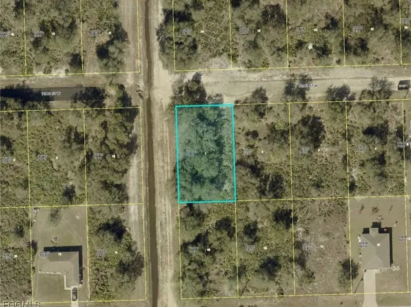 2527 72nd St W, Lehigh Acres, FL 33971