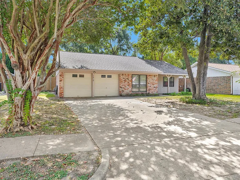 1410 Spillers Ln — Photo 1