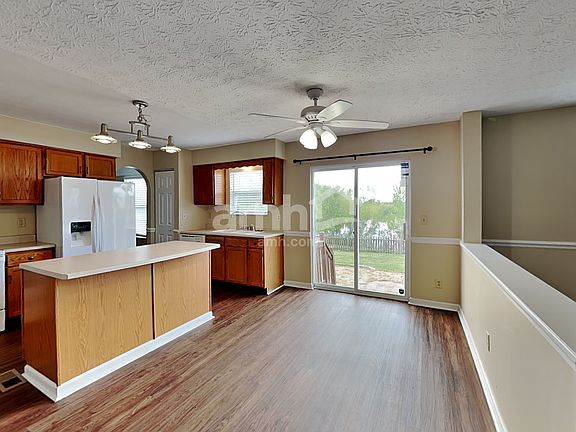 3rd image of 4571 Bridgehill Dr