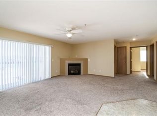 4600 Grand Ave #8, Davenport, IA 52807