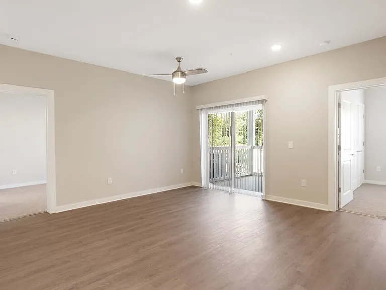 Oak Tree Apartments & Townhomes — Photo 30