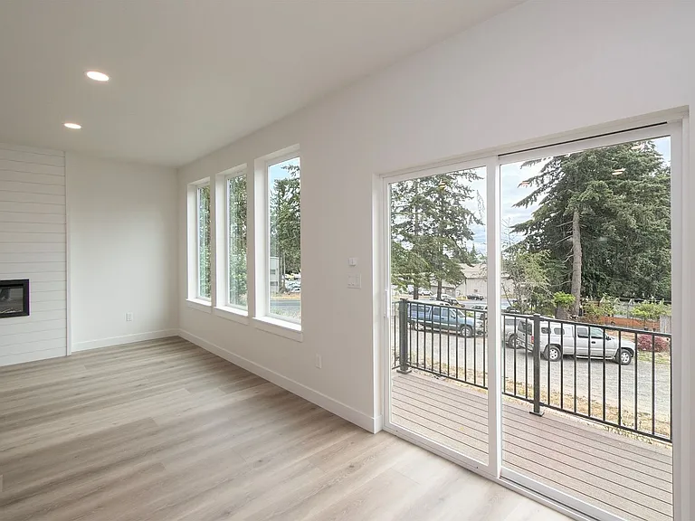 1104 W Lauridsen Blvd #1-4 — Photo 14