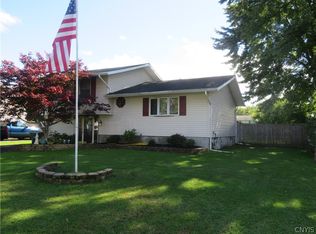 5950 Farrington Rd, Cicero, NY 13039