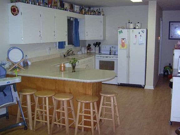 4th image of 1252 Shelden St