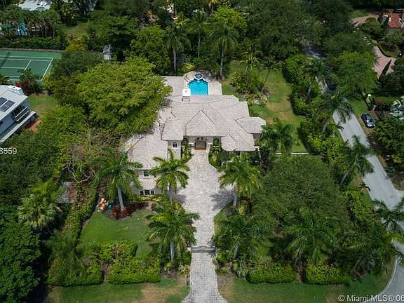 Beautiful Pinecrest Estate