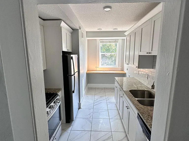 Ivy Flats — Photo 26