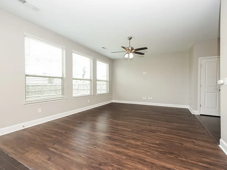 1005 Keeneland Dr — Photo 4