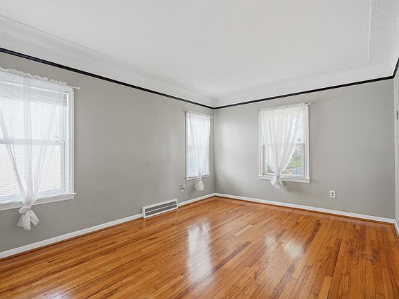 5th image of 2950 McKinley St