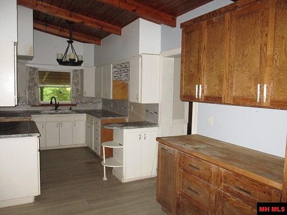 2nd image of 40 Lorene St