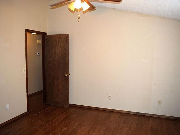 4th image of 2129 Goodrich Dr
