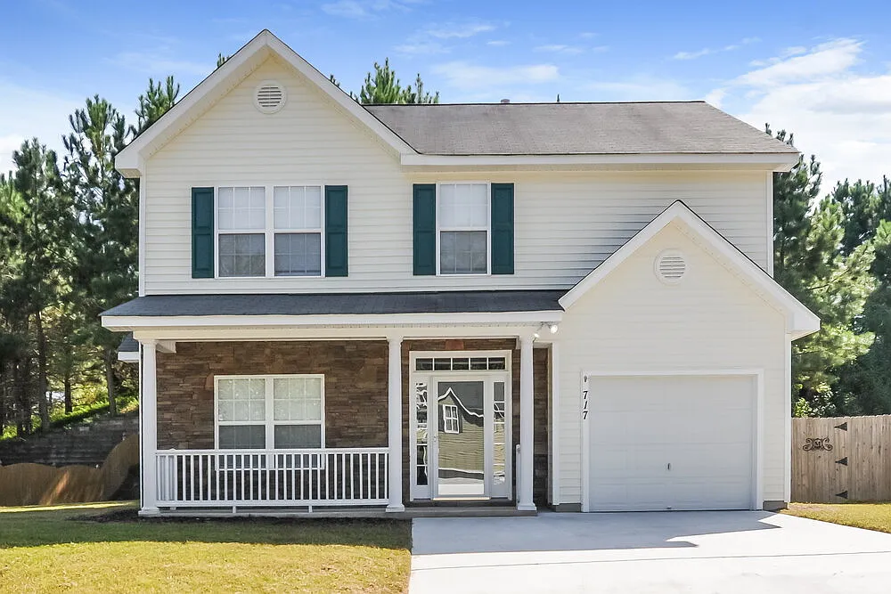 4 bed, 2.5 bath, 1608 sqft, $2,045 — Photo 1