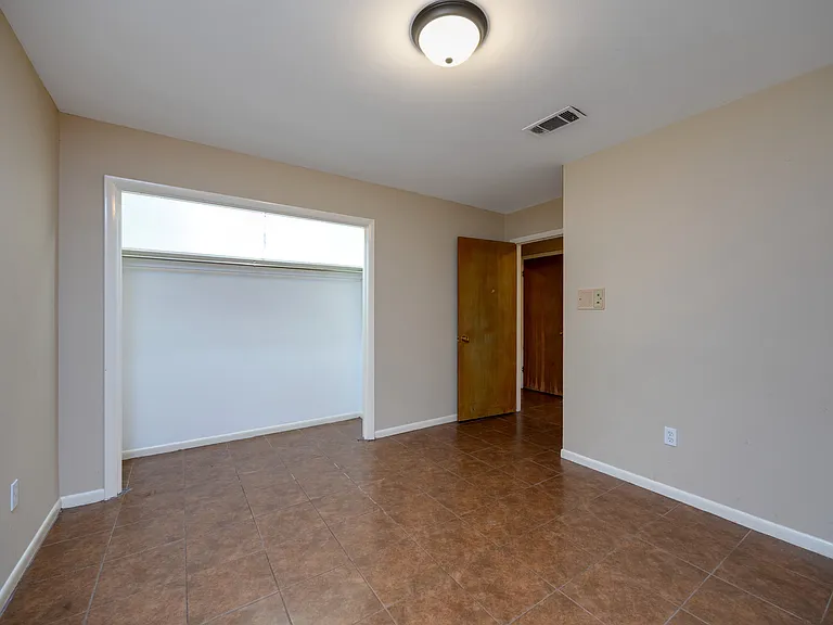 2 Circle Dr — Photo 16