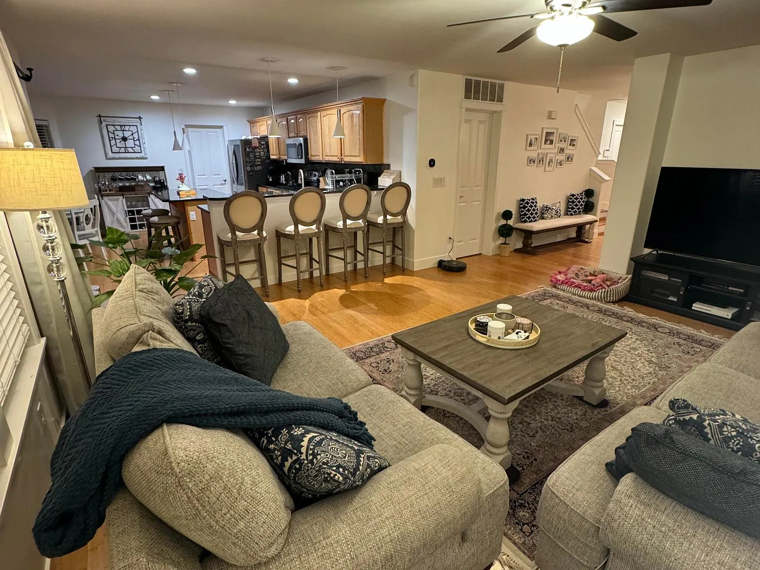 3 bed, 2.5 bath, 2510 sqft, $4,500 — Photo 2