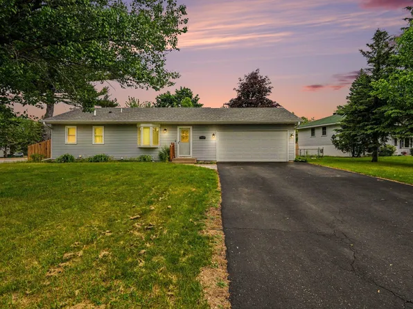 10439 University Cir NE, Blaine, MN 55434