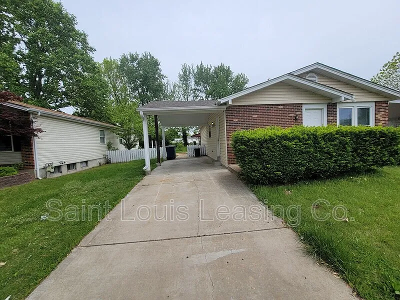 1649 Boardwalk Ave photo 1