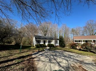 105 Crestdale Ave, Central, SC 29630