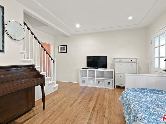 4th image of 619 Granada St #50