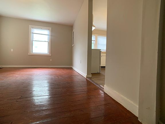 5th image of 109 Grant St