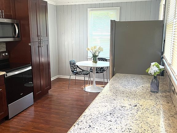 2nd image of 7432 Vivian Ln