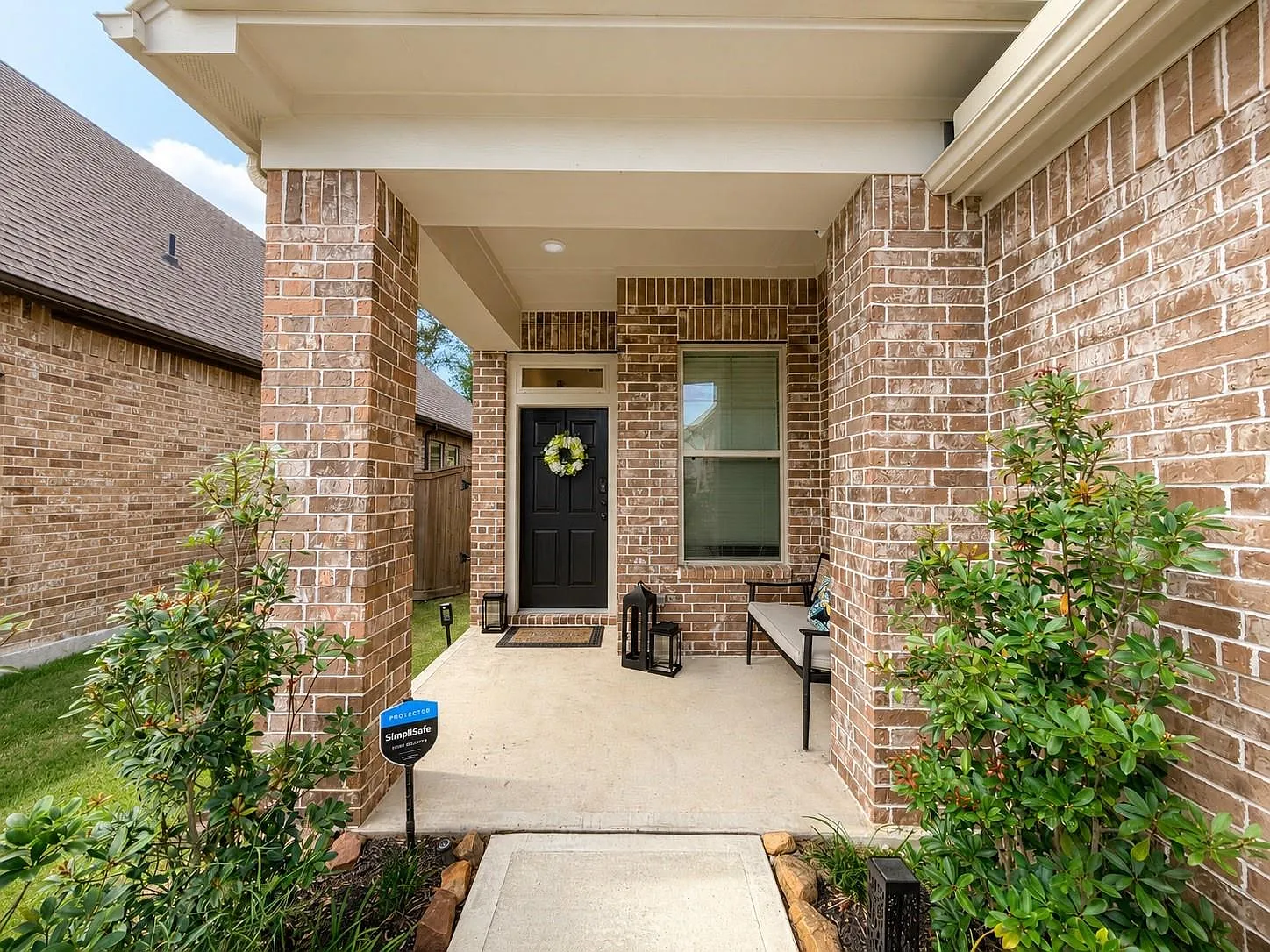 3 bed, 2.0 bath, 1720 sqft, $2,900 — Photo 2