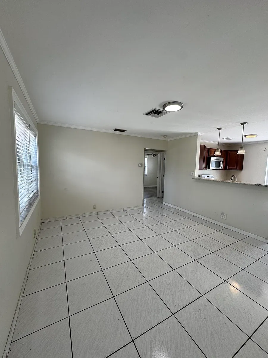 Building Photo - 2905 Buckley Ave #1