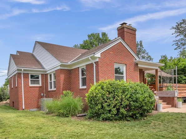 218 S Goering Ave, Moundridge, KS 67107