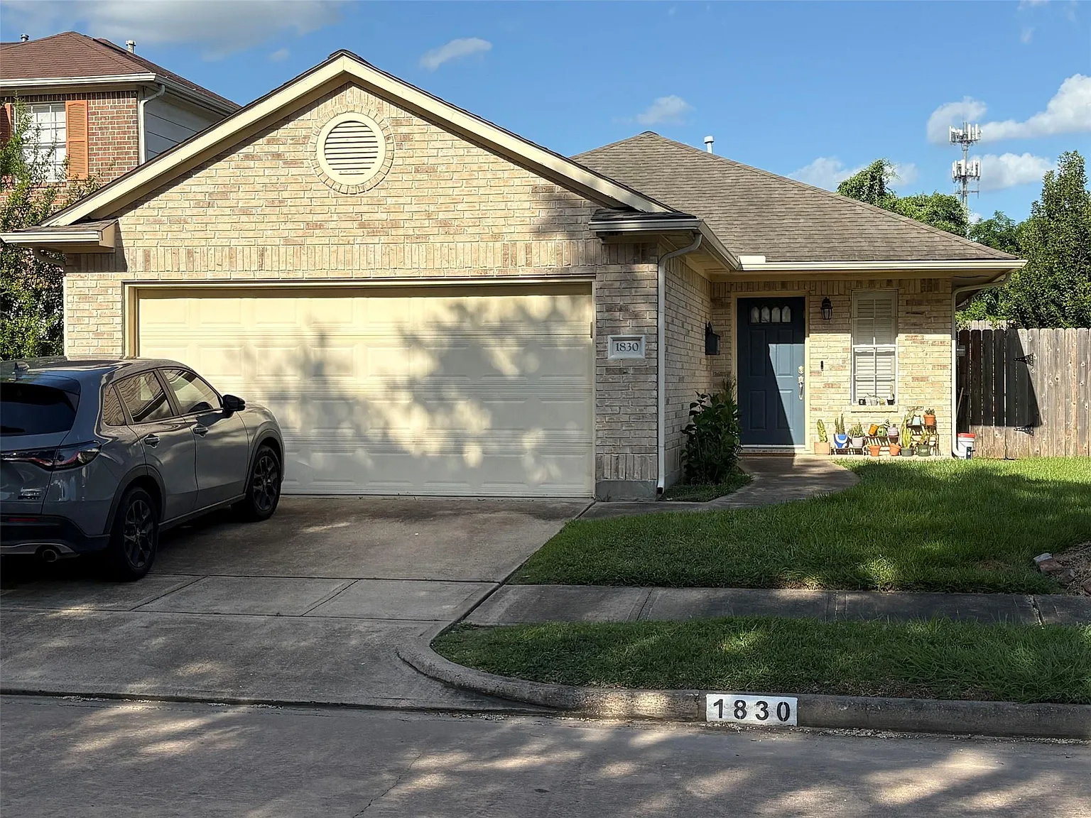 3 bed, 2.0 bath, 1406 sqft, $2,100 — Photo 1