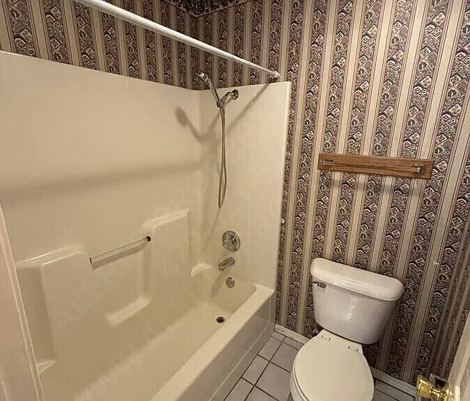 2538 W Houston St — Photo 12