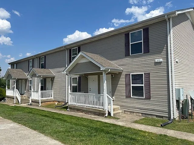 2 bed, 1.5 bath, 1000 sqft, $975 — Photo 1