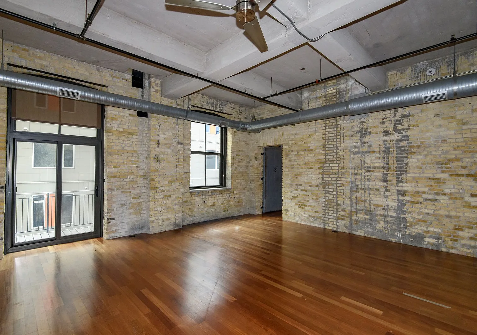 Luxury Milwaukee Condo for Rent — Photo 3