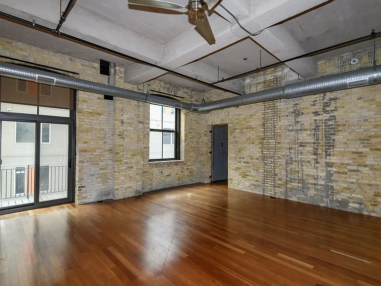 239 E Chicago St #307 — Photo 3