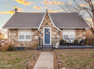 1304 S Summit Dr, Holts Summit, MO 65043