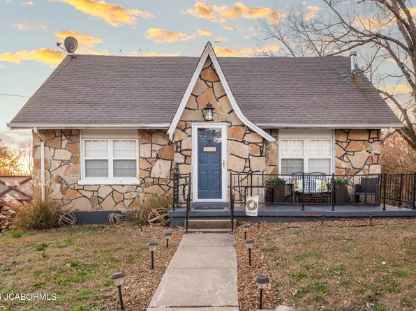 1304 S Summit Dr, Holts Summit, MO 65043