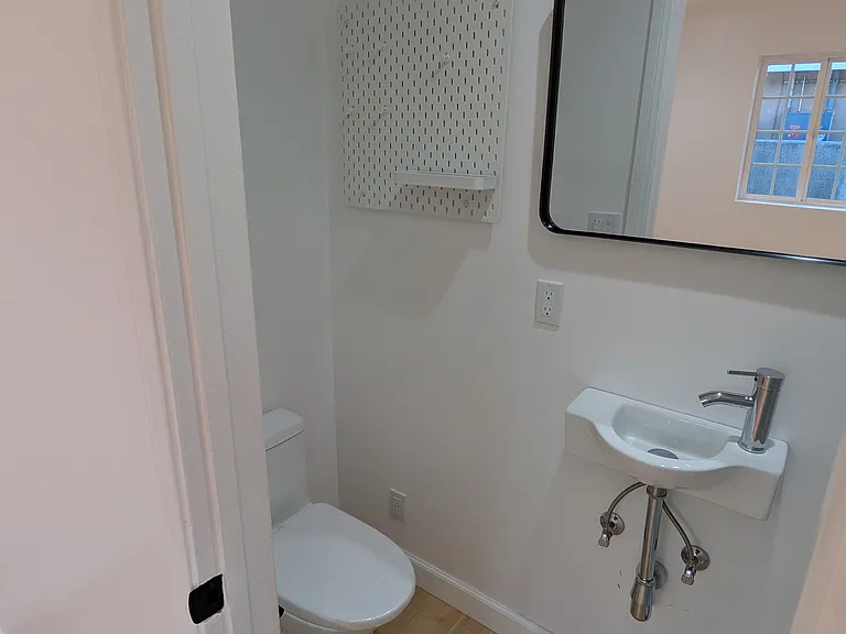222 W Tiller Ave — Photo 4