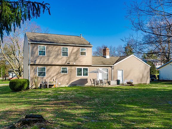 4th image of 79 SE Lakeview Dr
