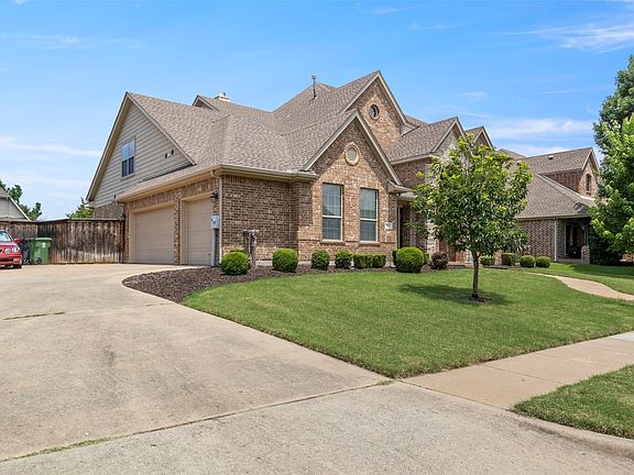 2nd image of 804 Meadowlark Dr