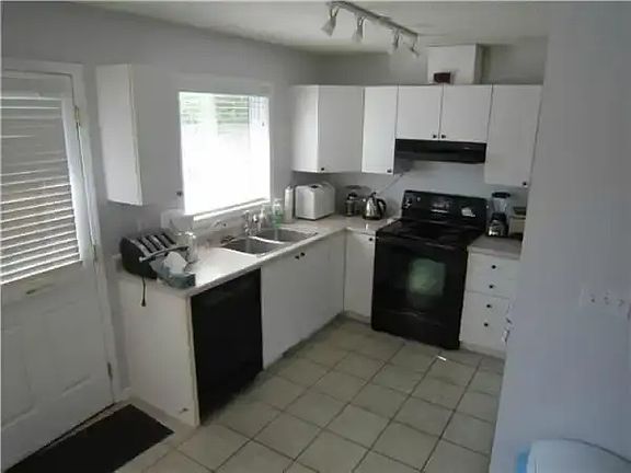 4th image of 1393 Jefferys Cres NW #1A