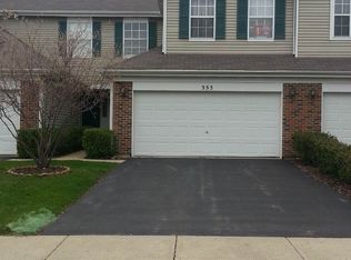 555 Springwood Ct, Dundee, IL 60118