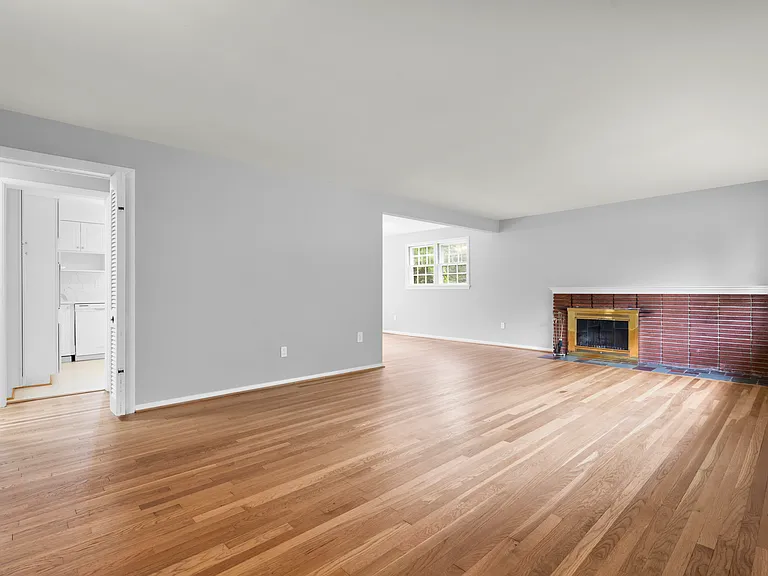 4907 Elsmere Ave — Photo 4