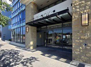 128 W 2nd St SW #404, Calgary, AB T2P0S7