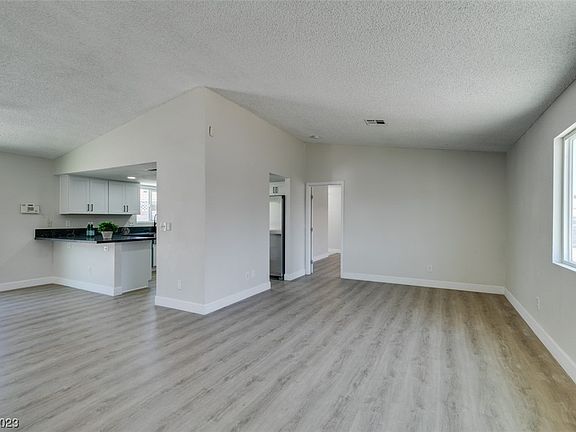 5th image of 2112 Birch Leaf Cir
