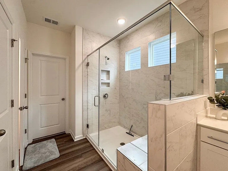 612 Columbus Cir — Photo 10