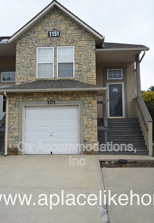 3 bed, 2.0 bath, 1330 sqft, $1,855 — Photo 1