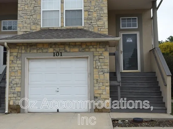 1151 N Martway Dr APT 101, Olathe, KS 66061