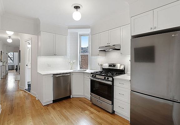 3rd image of 222 Pacific St Unit 2